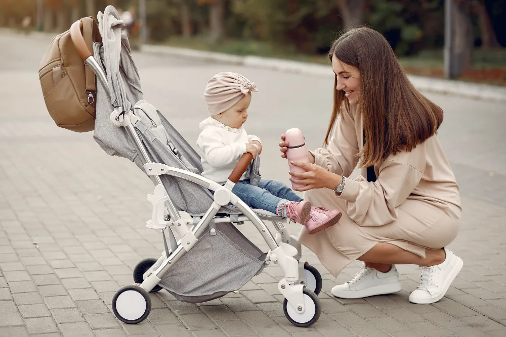Poussette canne : à partir de quel âge pour bébé ?